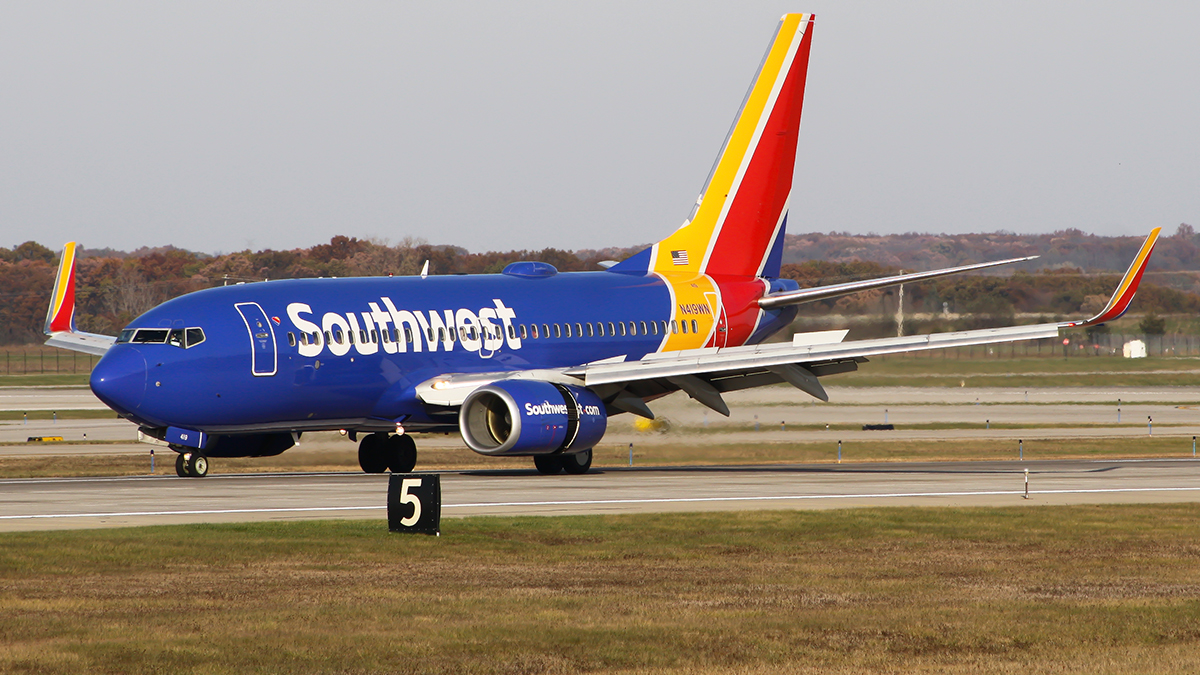 Full size: Southwest Airlines Boeing 737-700 N419WN at Gerald R Ford International Airport